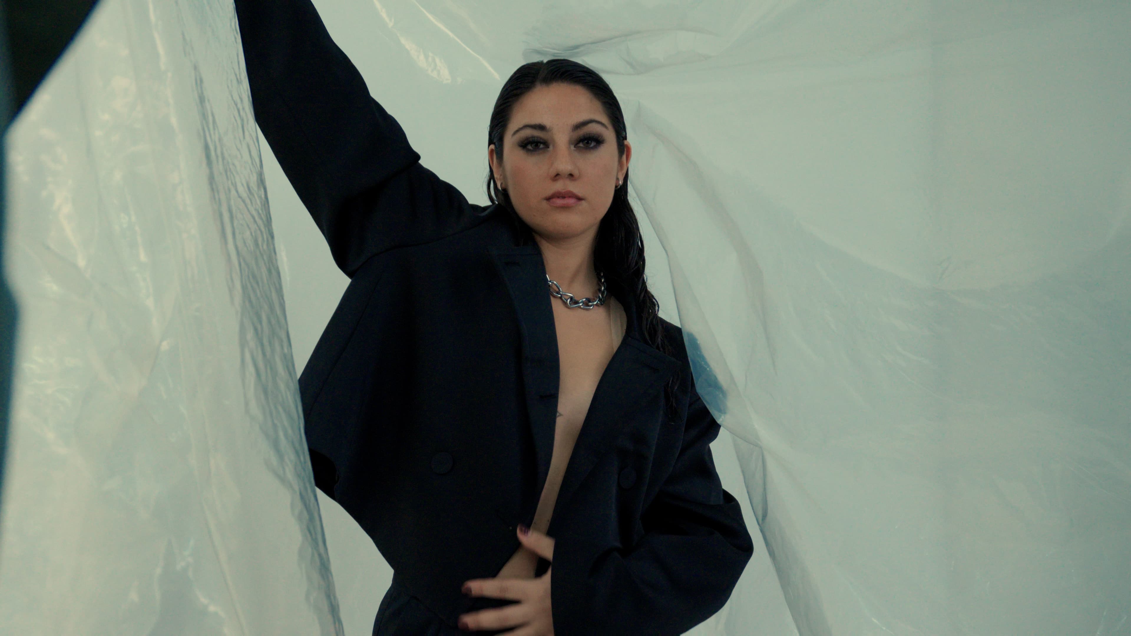 'TRES': El Corto backdrop